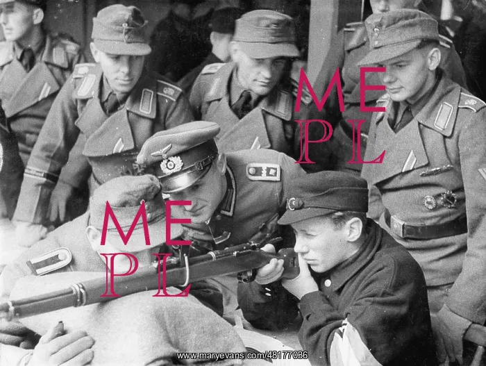 : Training of Hitler Youth members during the Second World War : Training of Hitler Youth members during the Second World War