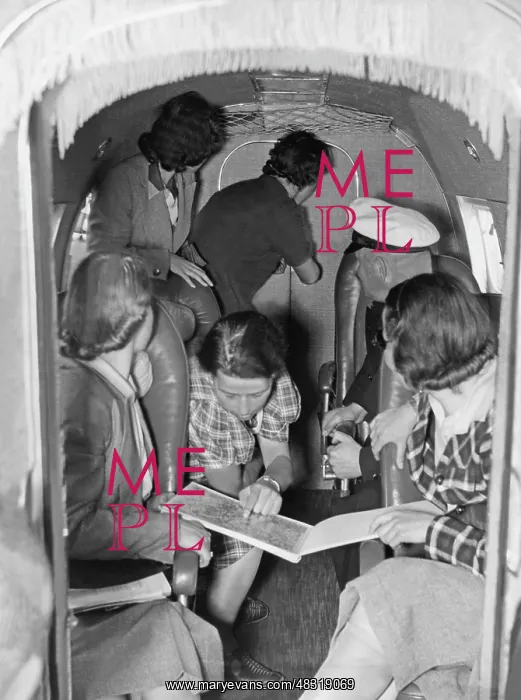 : Training of Lufthansa stewardesses, 1938 : Training of Lufthansa stewardesses, 1938