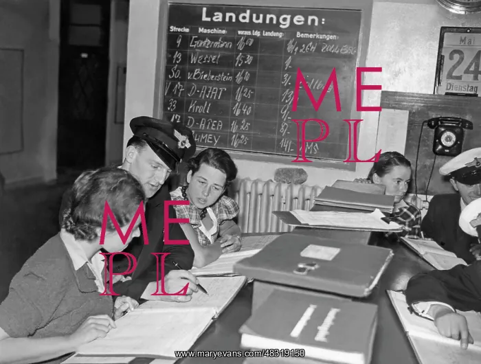 : Training of Lufthansa stewardesses, 1938 : Training of Lufthansa stewardesses, 1938