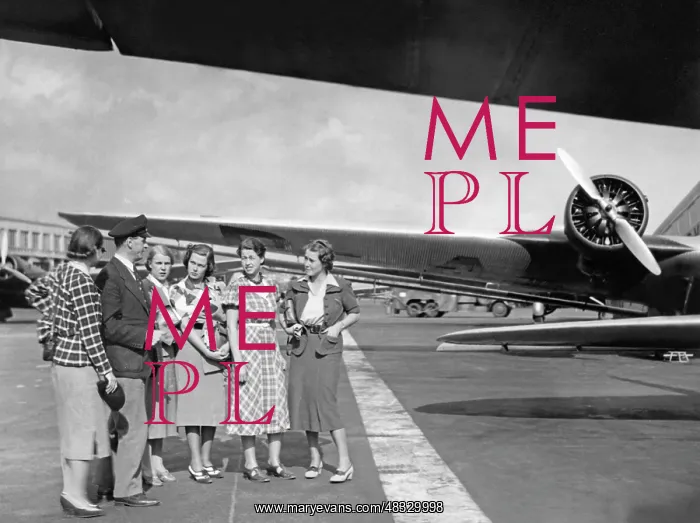 : Training of Lufthansa stewardesses, 1938 : Training of Lufthansa stewardesses, 1938