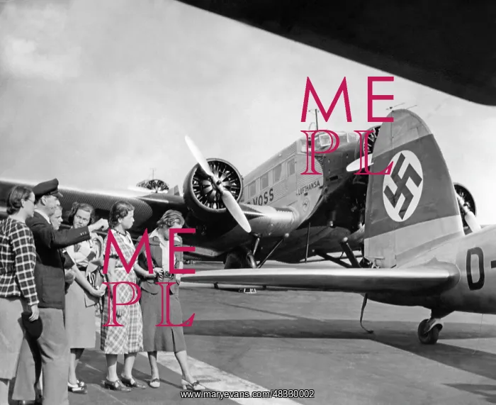 : Training of Lufthansa stewardesses, 1938 : Training of Lufthansa stewardesses, 1938