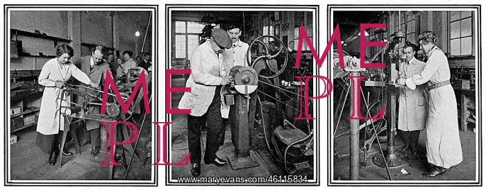 : Training munition workers at Shoreditch Technical Institute : Training munition workers at Shoreditch Technical Institute