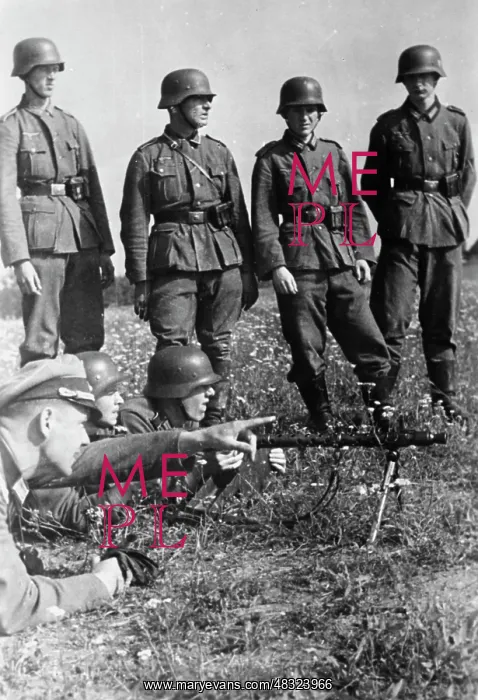 : Training of officer candidates - Eastern Front, 1942 : Training of officer candidates - Eastern Front, 1942