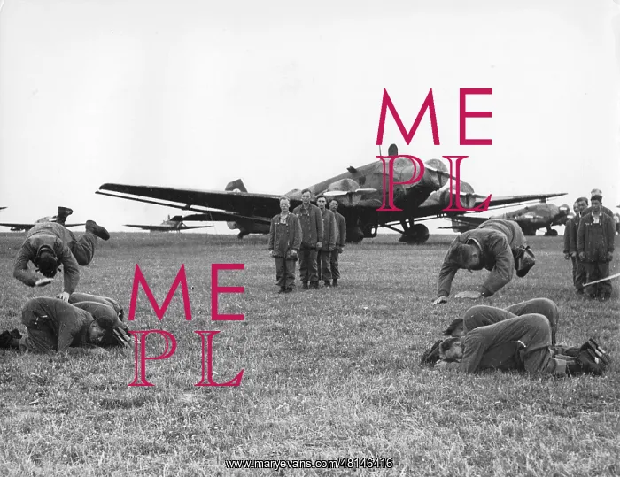 : Training at the Parachute School at Stendal, 1938 : Training at the Parachute School at Stendal, 1938