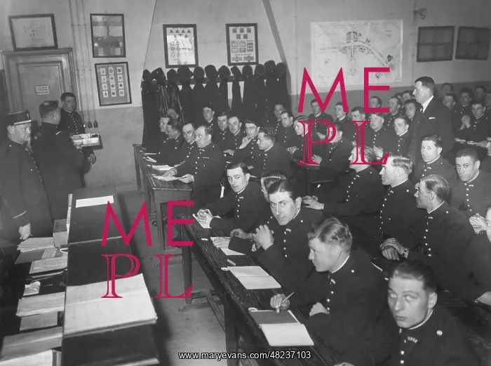: Training of policemen in Paris, 1937 : Training of policemen in Paris, 1937