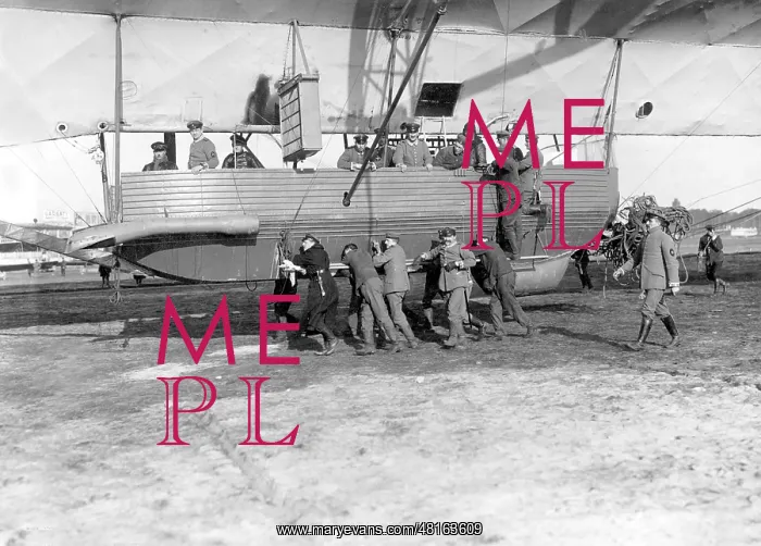 : Training of the Zeppelin teams on the training ship Hansa : Training of the Zeppelin teams on the training ship Hansa