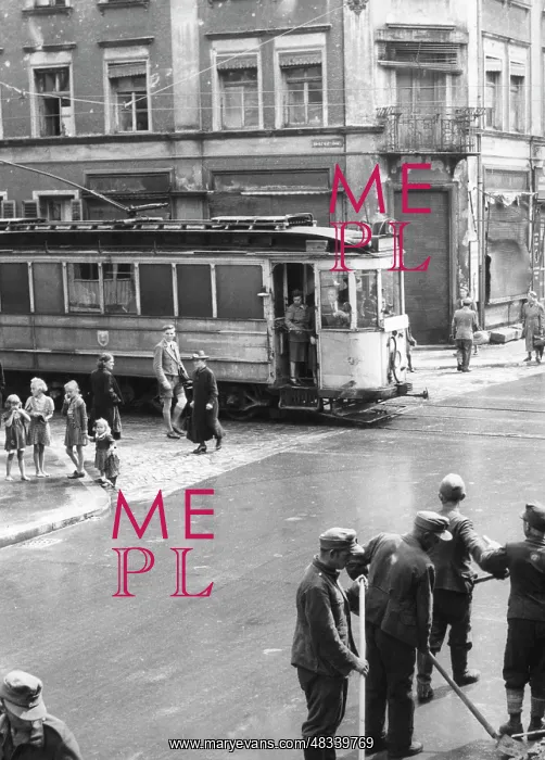 : Tram to Bauerstrasse corner Schellingstrasse, 1945 : Tram to Bauerstrasse corner Schellingstrasse, 1945