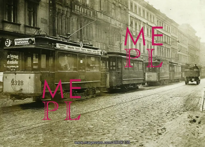: Tram in the Invalidenstrasse in Berlin, 1919 : Tram in the Invalidenstrasse in Berlin, 1919