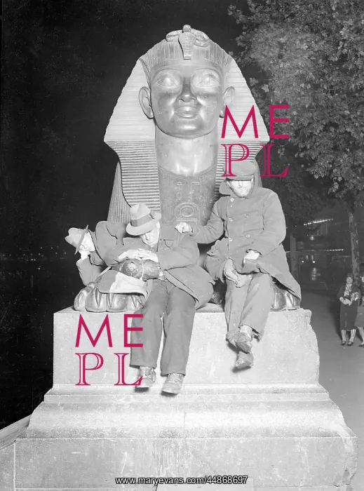 : TRAMPS UNDER THE SPHYNX : TRAMPS UNDER THE SPHYNX