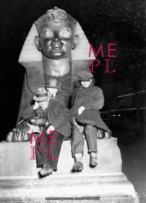 : TRAMPS UNDER THE SPHYNX : TRAMPS UNDER THE SPHYNX