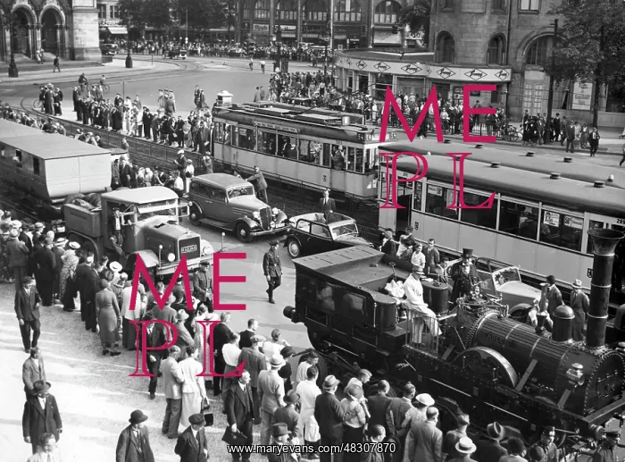 : Transport of the Adler through Berlin, 1936 : Transport of the Adler through Berlin, 1936