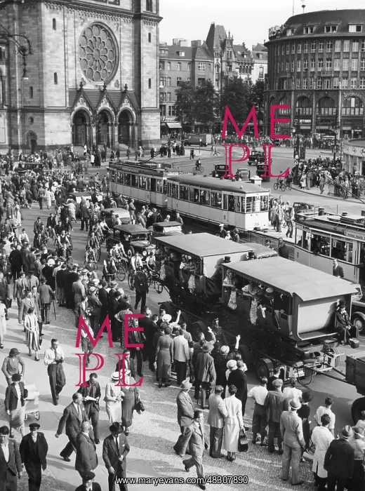 : Transport of the Adler through Berlin, 1936 : Transport of the Adler through Berlin, 1936