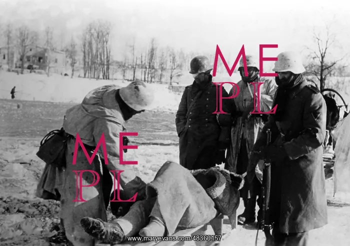 : Transport of a wounded man, 1942 : Transport of a wounded man, 1942