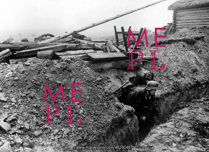 : Trench - Eastern Front, 1941 / 1942 : Trench - Eastern Front, 1941 / 1942