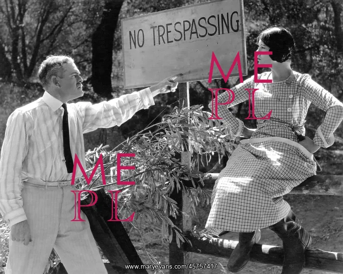 : No trespassing : No trespassing