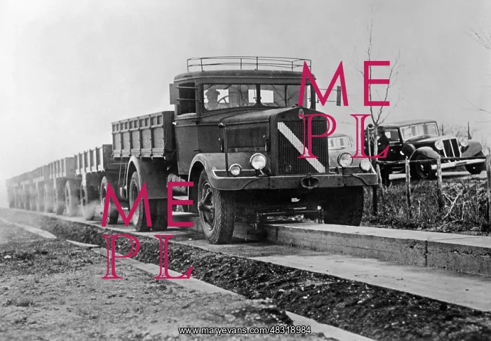 : Trial with a lorry track in Italy, 1937 : Trial with a lorry track in Italy, 1937