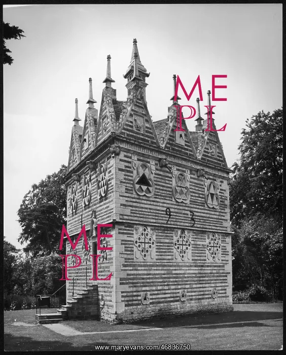 : TRIANGULAR LODGE : TRIANGULAR LODGE