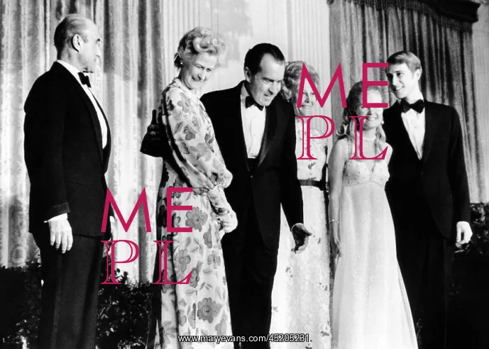 : Tricia Nixon's engagement to Edward Cox ? : Tricia Nixon's engagement to Edward Cox ?