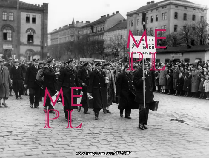 : Trip of the KdF to Germany, Vienna, 1938 : Trip of the KdF to Germany, Vienna, 1938