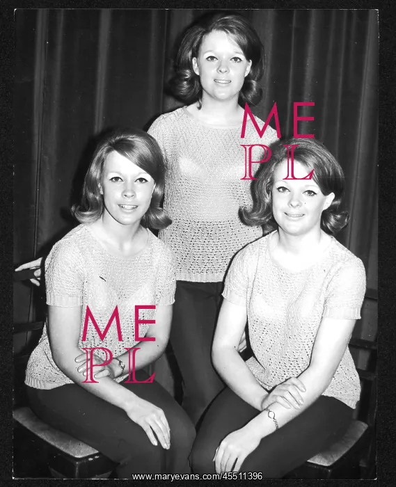: TRIPLET SISTERS 1960S : TRIPLET SISTERS 1960S