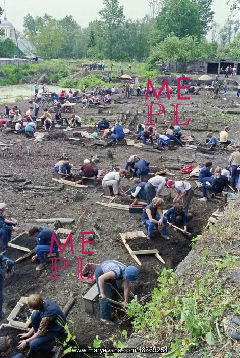 : Troitsky Excavation in Novgorod : Troitsky Excavation in Novgorod