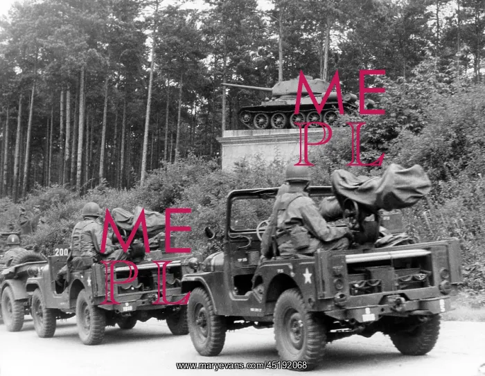 : US troop transport to Berlin drives through Soviet zone : US troop transport to Berlin drives through Soviet zone