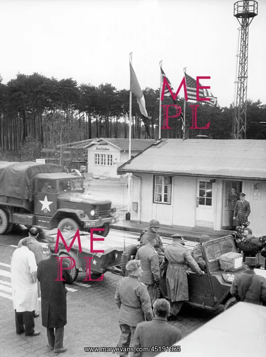 : US troop transport to Berlin leads through Soviet zone : US troop transport to Berlin leads through Soviet zone