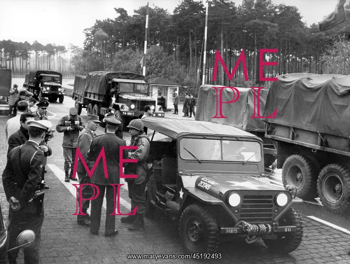 : US troop transport to Berlin leads through Soviet zone : US troop transport to Berlin leads through Soviet zone
