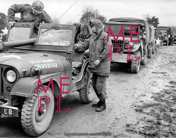 : US troop transport to Berlin leads through Soviet zone : US troop transport to Berlin leads through Soviet zone