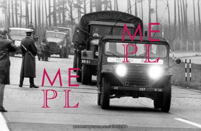 : US troop transport to Berlin leads through Soviet zone : US troop transport to Berlin leads through Soviet zone