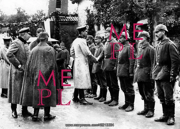 : Troop visit at the Western Front, 1916 : Troop visit at the Western Front, 1916