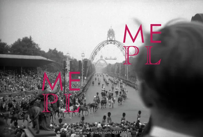 : Trooping the Colour - Queen Victoria Memorial : Trooping the Colour - Queen Victoria Memorial