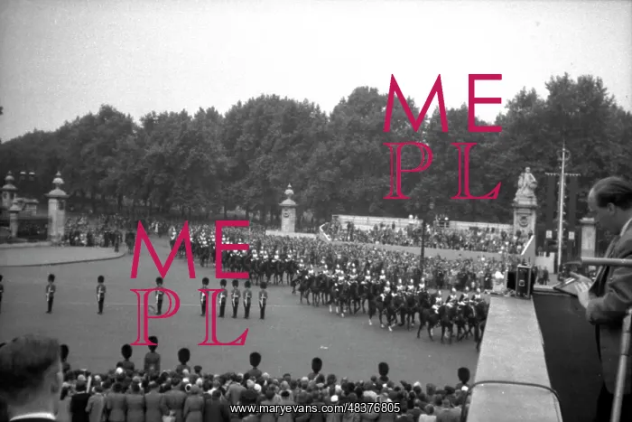 : Trooping the Colour - Queen Victoria Memorial : Trooping the Colour - Queen Victoria Memorial
