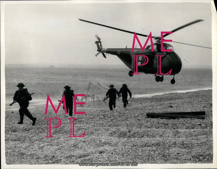 : Troops landing from helicopter, demonstration at Eastney, UK : Troops landing from helicopter, demonstration at Eastney, UK