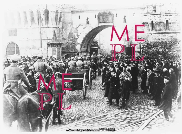 : TROOPS IN MOSCOW : TROOPS IN MOSCOW