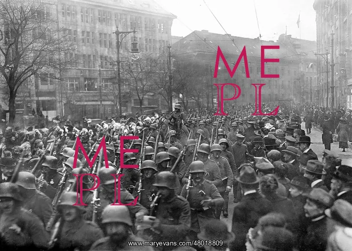 : Troops return home after WWI, 1918 : Troops return home after WWI, 1918