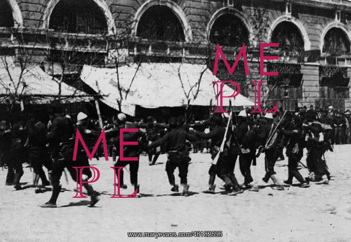 : The troops of the Young Turks in Constantinople, 1909 : The troops of the Young Turks in Constantinople, 1909