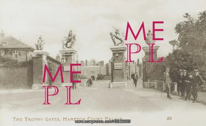 : The Trophy Gates - Hampton Court Palace : The Trophy Gates - Hampton Court Palace