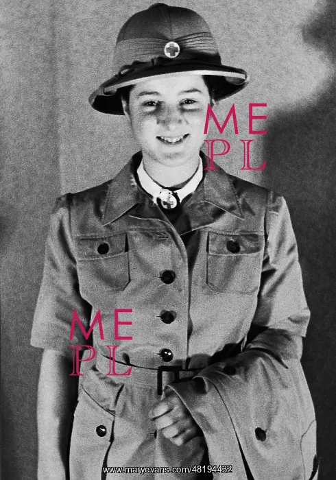 : Tropical nurse before her deployment on the Africa front, 19 : Tropical nurse before her deployment on the Africa front, 19