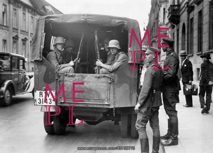 : Trucks of the Reich Defense Forces in front of the foreign o : Trucks of the Reich Defense Forces in front of the foreign o