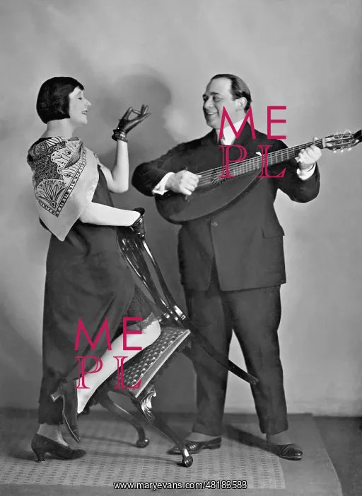 : Trude Hesterberg with a mandolin player : Trude Hesterberg with a mandolin player