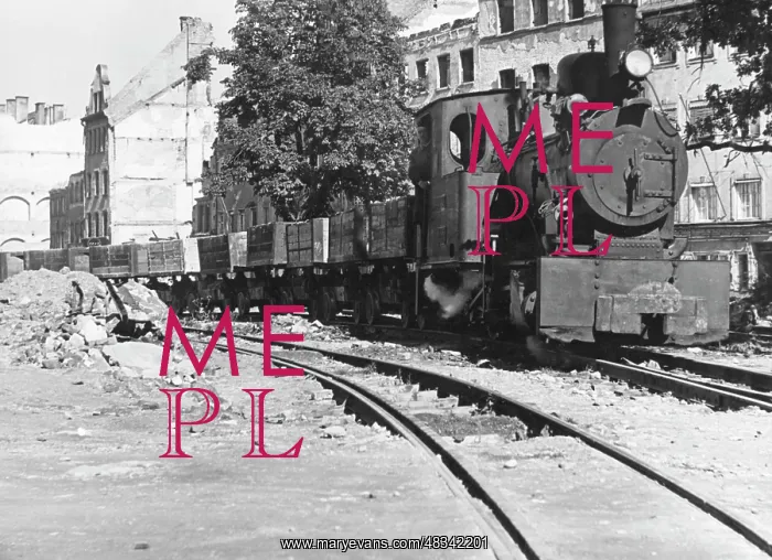 : Truemmerzug - rubble train, 1945 : Truemmerzug - rubble train, 1945