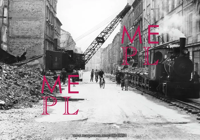: Truemmerzug - rubble train, 1945 : Truemmerzug - rubble train, 1945