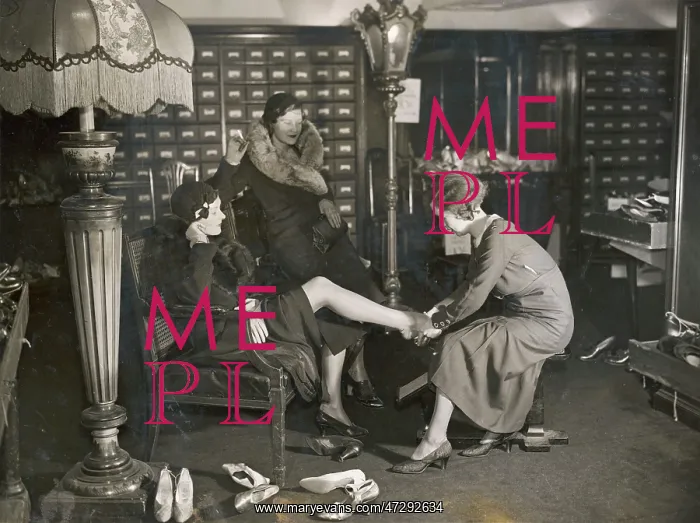 : TRYING ON SHOES : TRYING ON SHOES