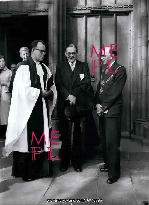 : Ts Eliot, poet, at Shakespeare service, Southwark Cathedral : Ts Eliot, poet, at Shakespeare service, Southwark Cathedral