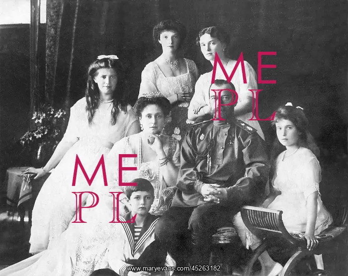 : Tsar Nicholas II, the Tsaritsa and their family : Tsar Nicholas II, the Tsaritsa and their family