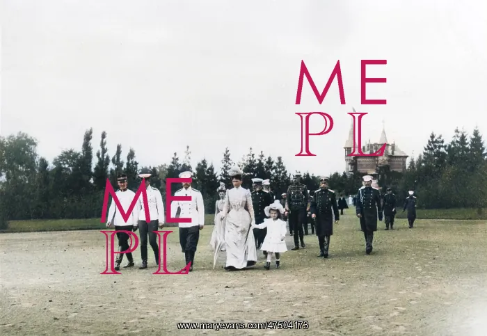 : Tsar Nicholas II Walking With Large Entourage : Tsar Nicholas II Walking With Large Entourage