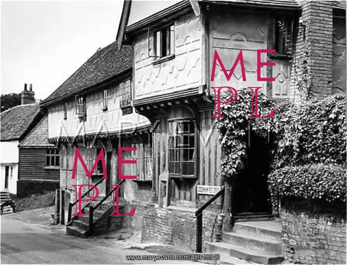 : TUDOR BUILDING : TUDOR BUILDING