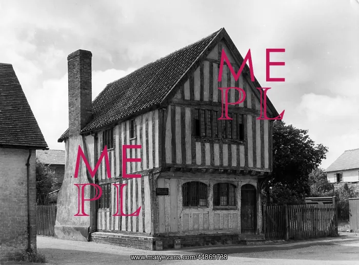 : TUDOR COTTAGE : TUDOR COTTAGE