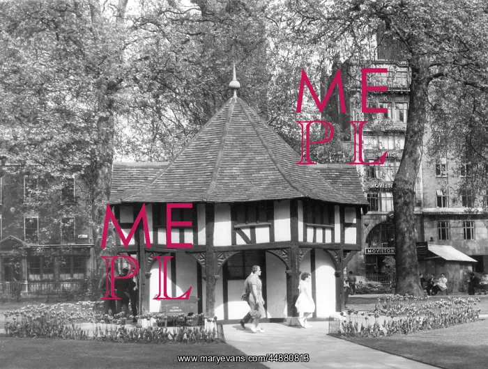 : TUDOR SUMMERHOUSE : TUDOR SUMMERHOUSE